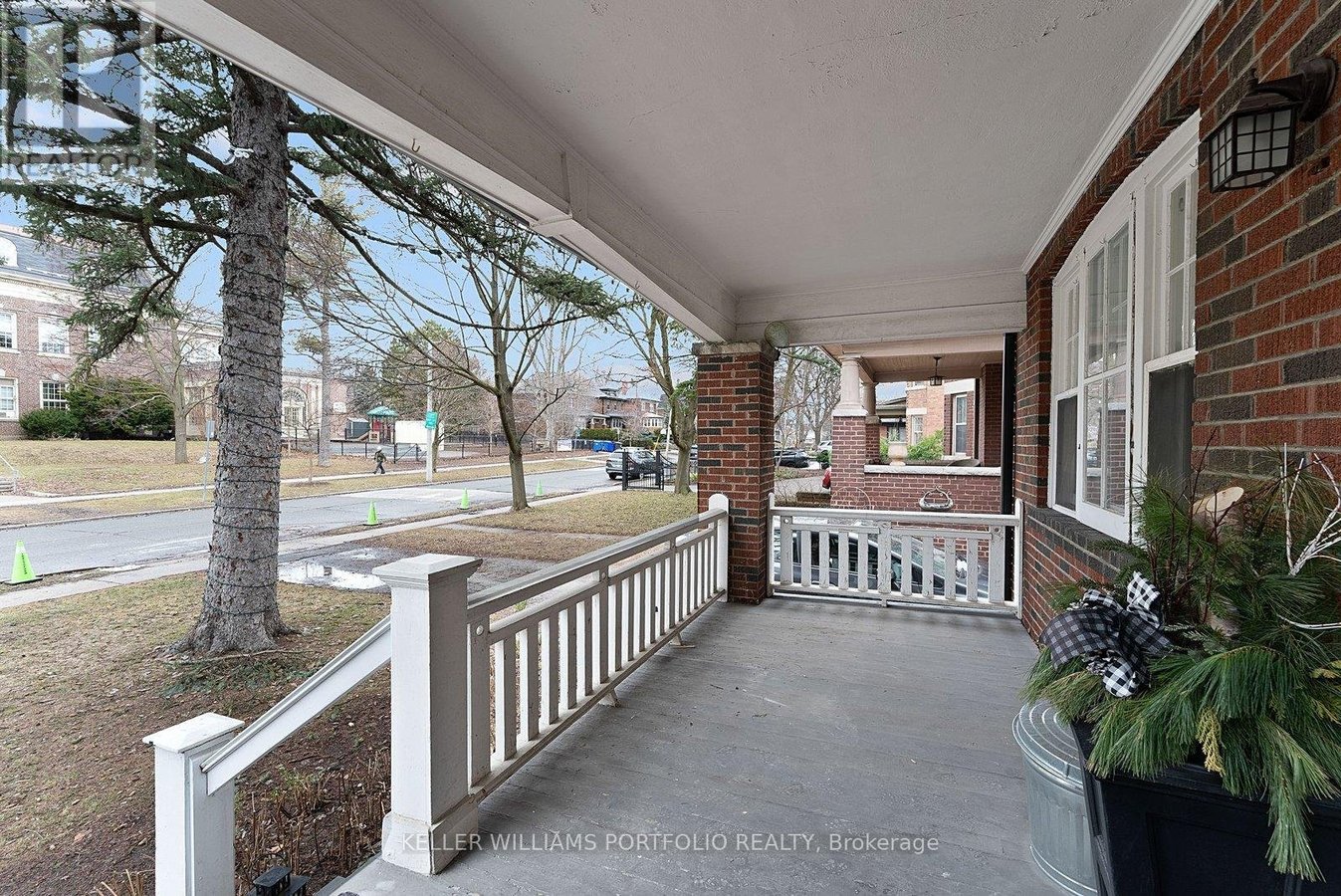 145 GLENGROVE AVENUE W - Photo 4