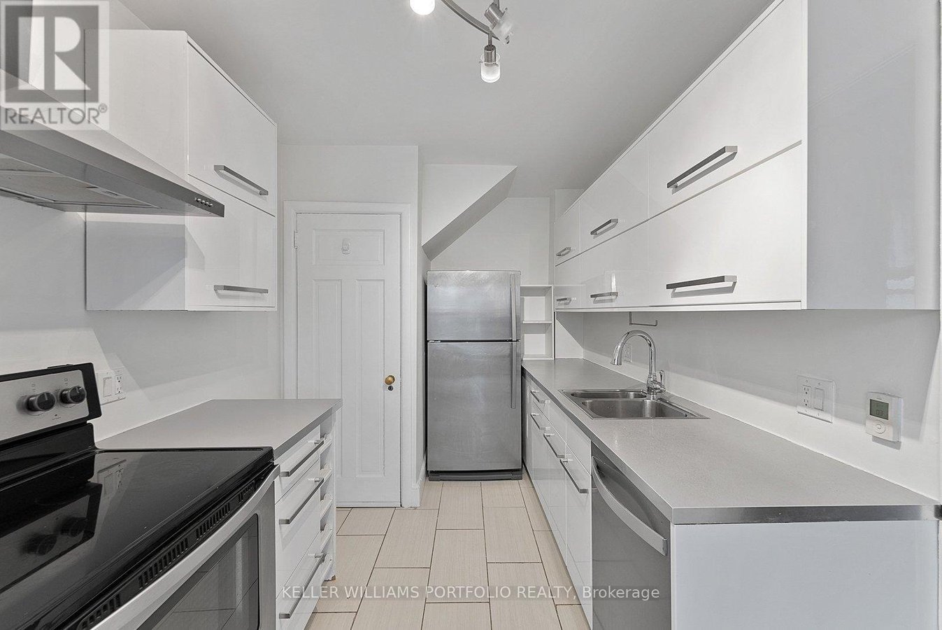 145 GLENGROVE AVENUE W - Photo 18