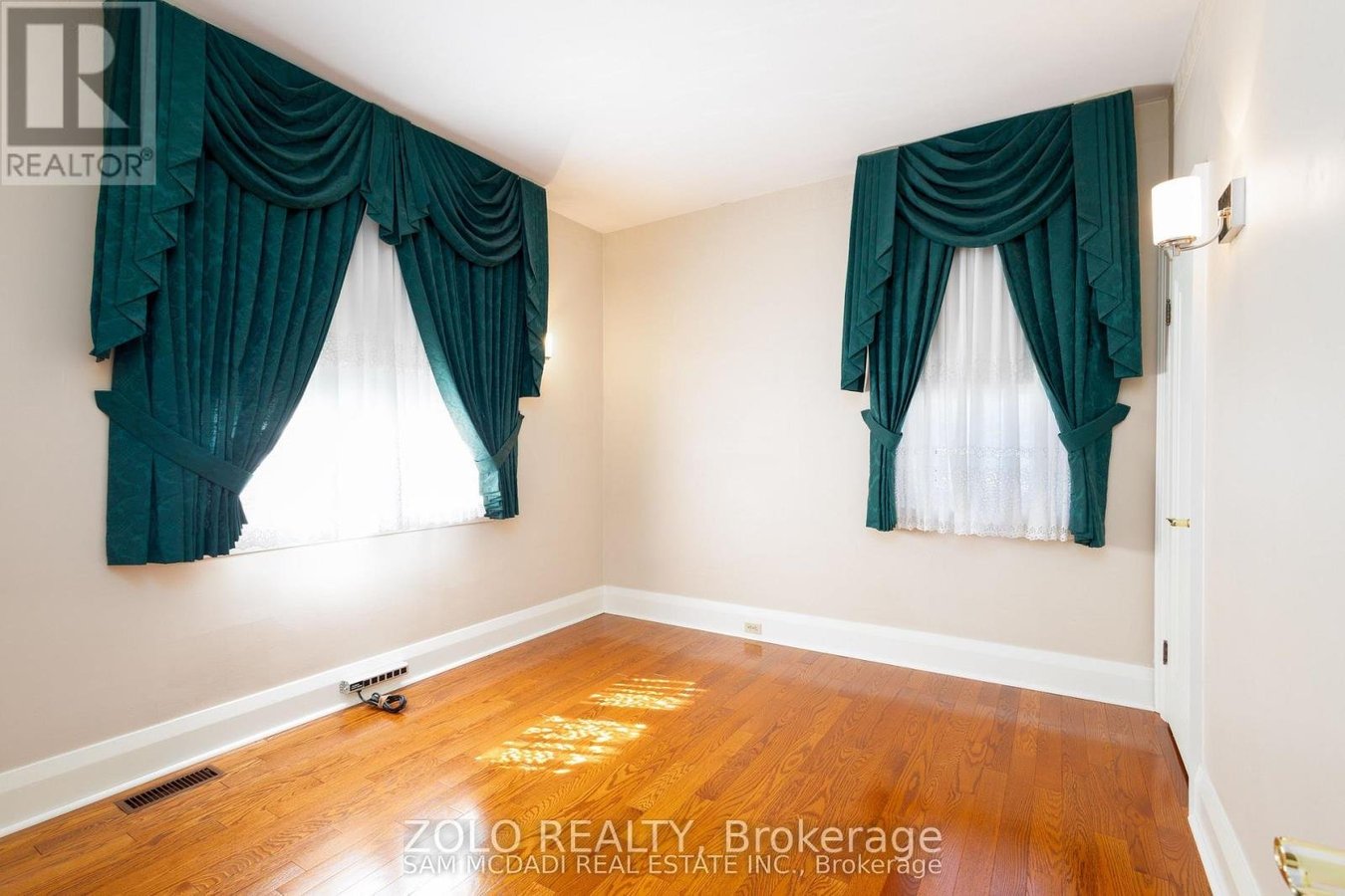 469 EVANS AVENUE - Photo 6