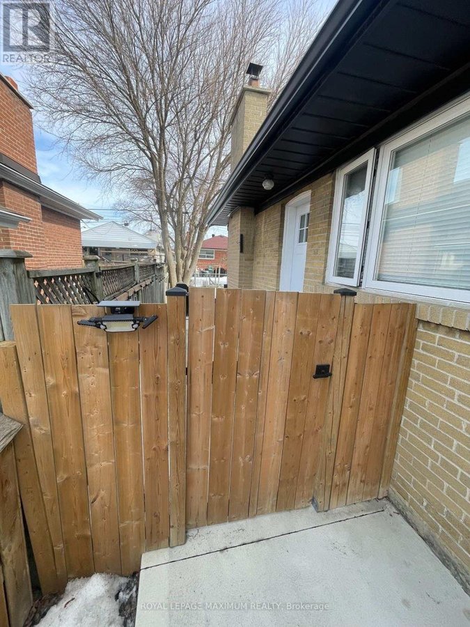 29 PAKENHAM DRIVE - Photo 2