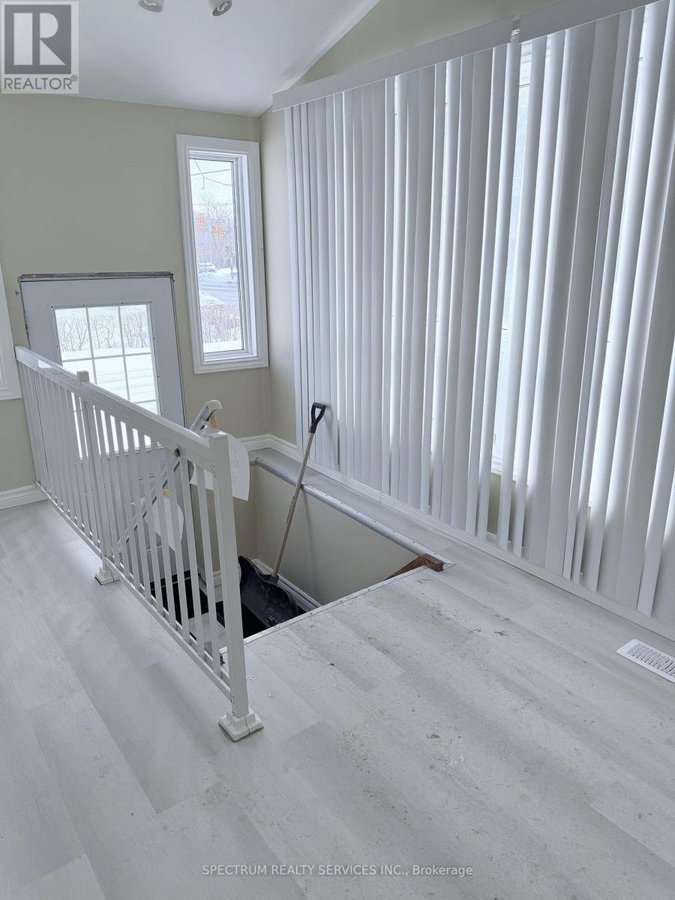 698 SHEPPARD AVENUE W - Photo 3