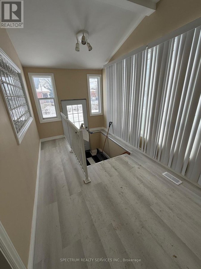 698 SHEPPARD AVENUE W - Photo 4