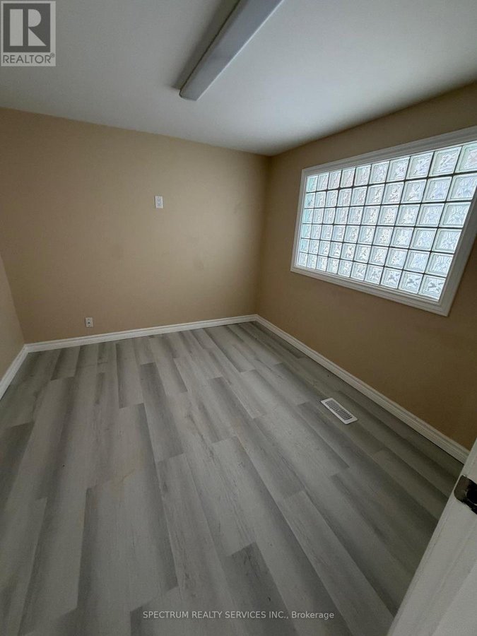 698 SHEPPARD AVENUE W - Photo 8