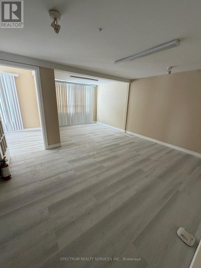 698 SHEPPARD AVENUE W - Photo 11