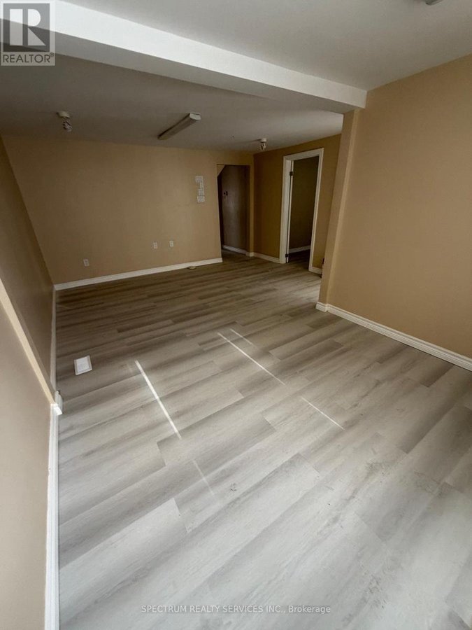 698 SHEPPARD AVENUE W - Photo 13
