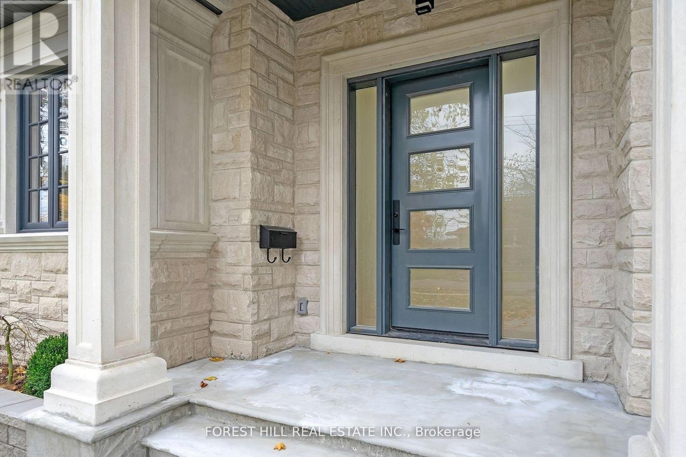 132 LOTHIAN AVENUE - Photo 2