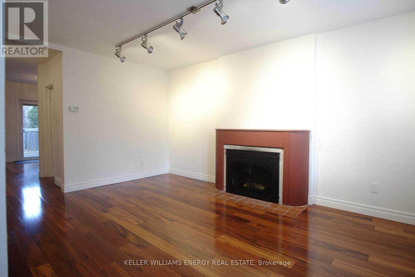 8 LYNNDALE ROAD - Photo 6