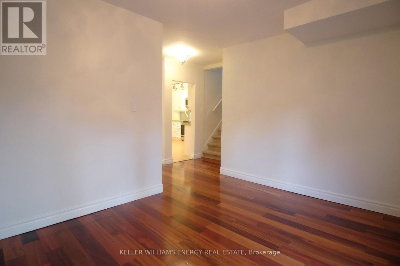 8 LYNNDALE ROAD - Photo 9