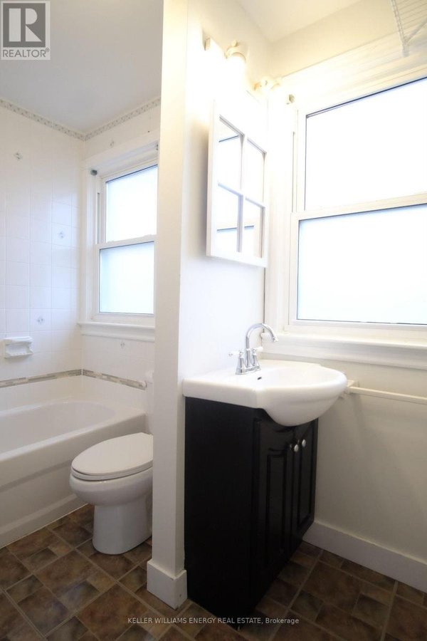 8 LYNNDALE ROAD - Photo 18