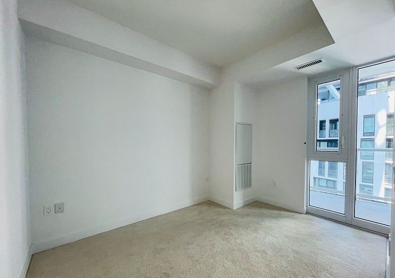 230 Simcoe Street - Photo 12