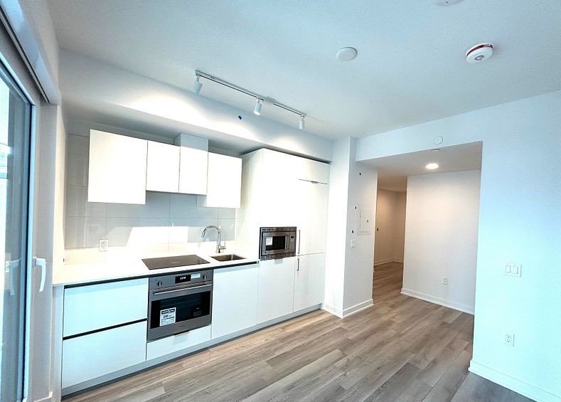 230 Simcoe Street - Photo 5