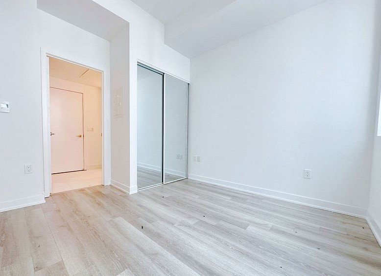 230 Simcoe Street - Photo 14