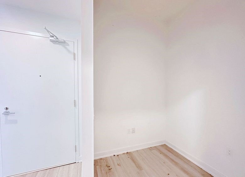 230 Simcoe Street - Photo 18