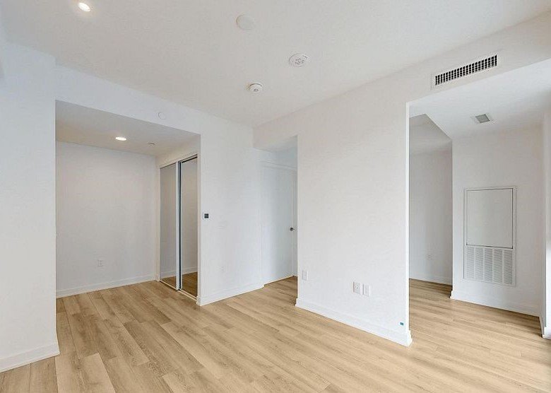 230 Simcoe Street - Photo 21
