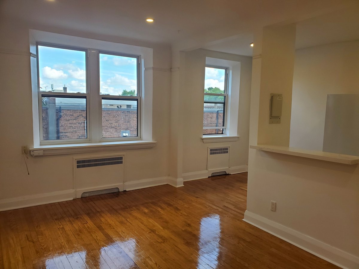 404 Spadina Road - Photo 2