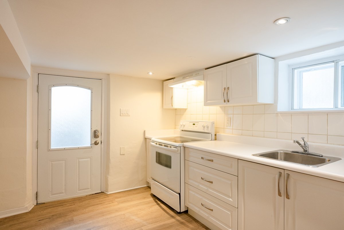 821 Gladstone Avenue - Photo 1