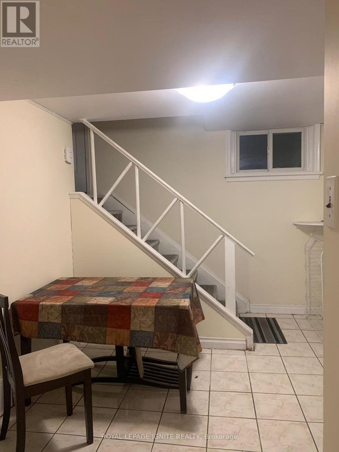 LOWER - 200 PHYLLIS AVENUE - Photo 2