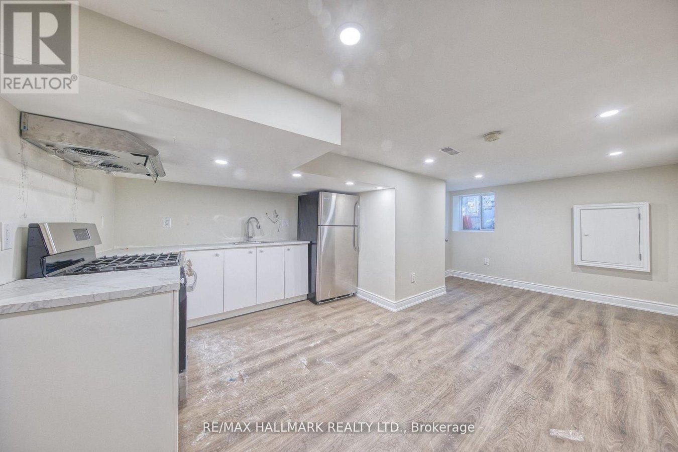 BSMT - 46 SPRINGHURST AVENUE - Photo 2