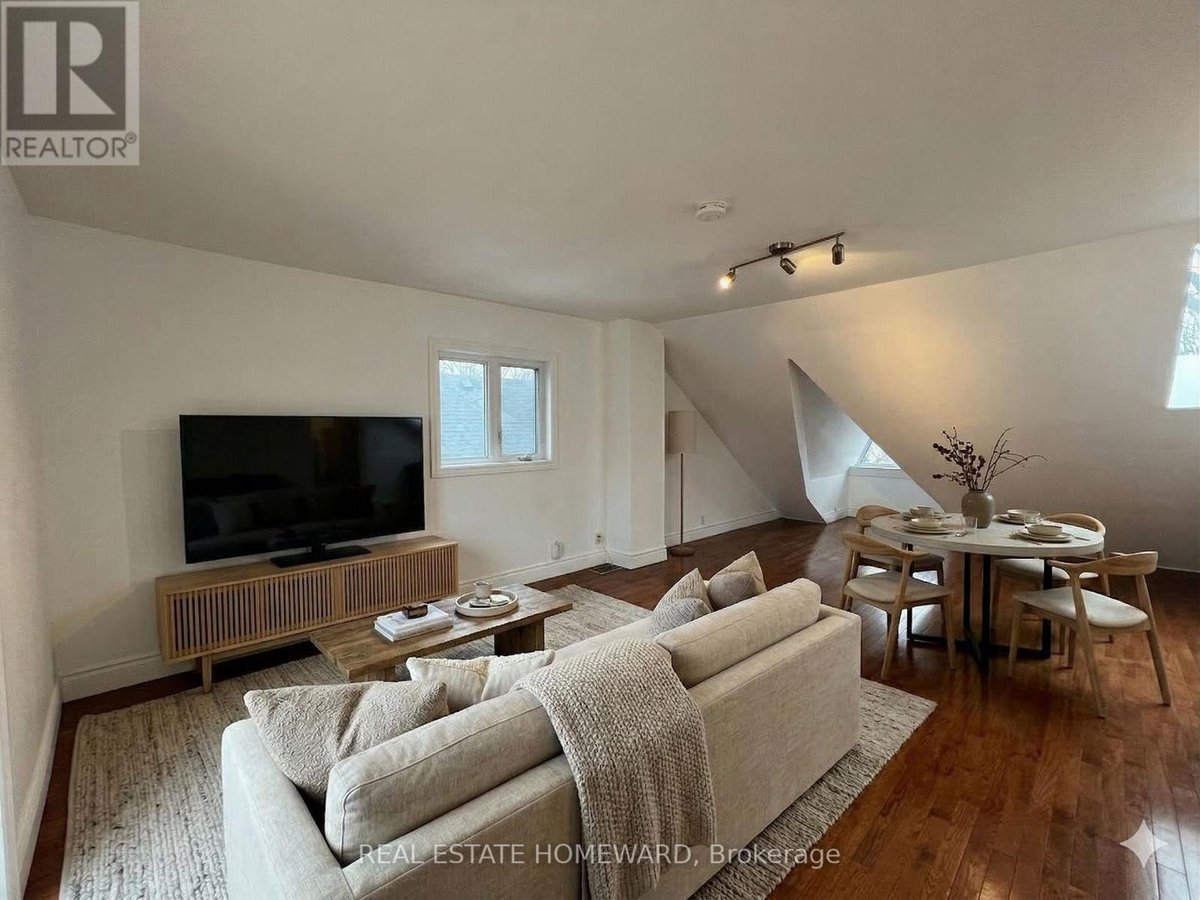 UPPER - 220 PAPE AVENUE - Photo 1