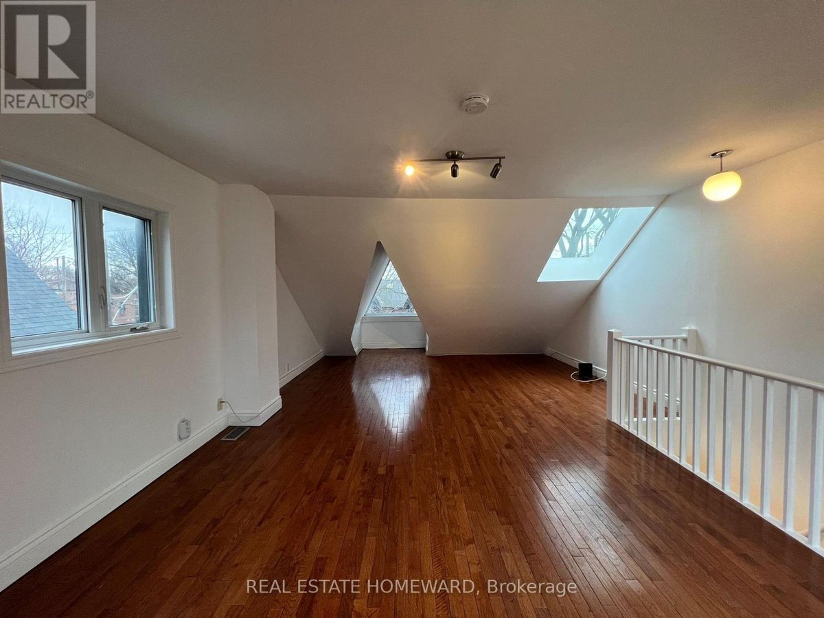 UPPER - 220 PAPE AVENUE - Photo 3