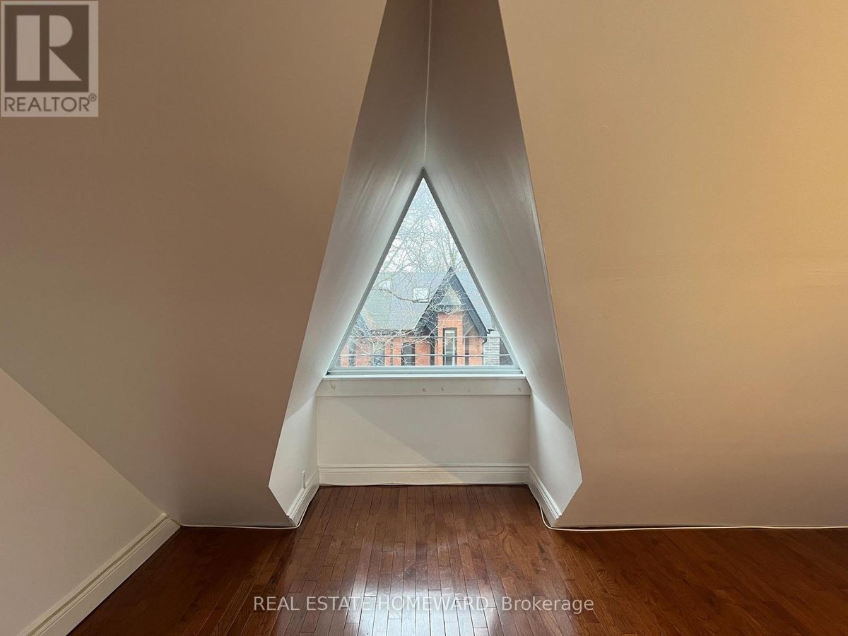 UPPER - 220 PAPE AVENUE - Photo 4