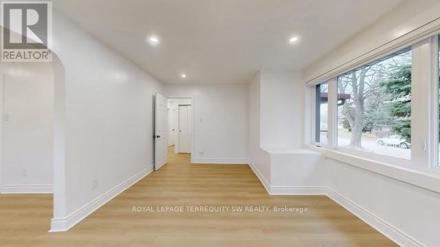 MAIN - 19 HAWTHORNE ROAD - Photo 3