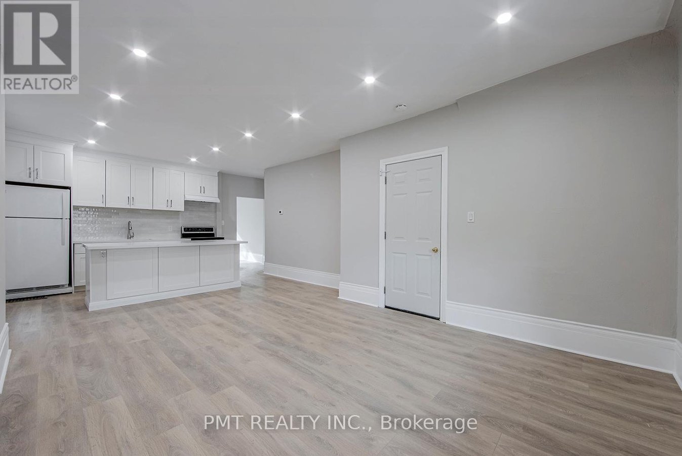 MAIN - 25 SANDFORD AVENUE - Photo 3