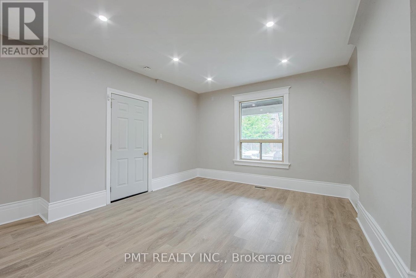 MAIN - 25 SANDFORD AVENUE - Photo 4