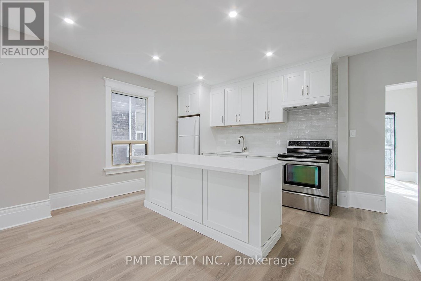 MAIN - 25 SANDFORD AVENUE - Photo 6