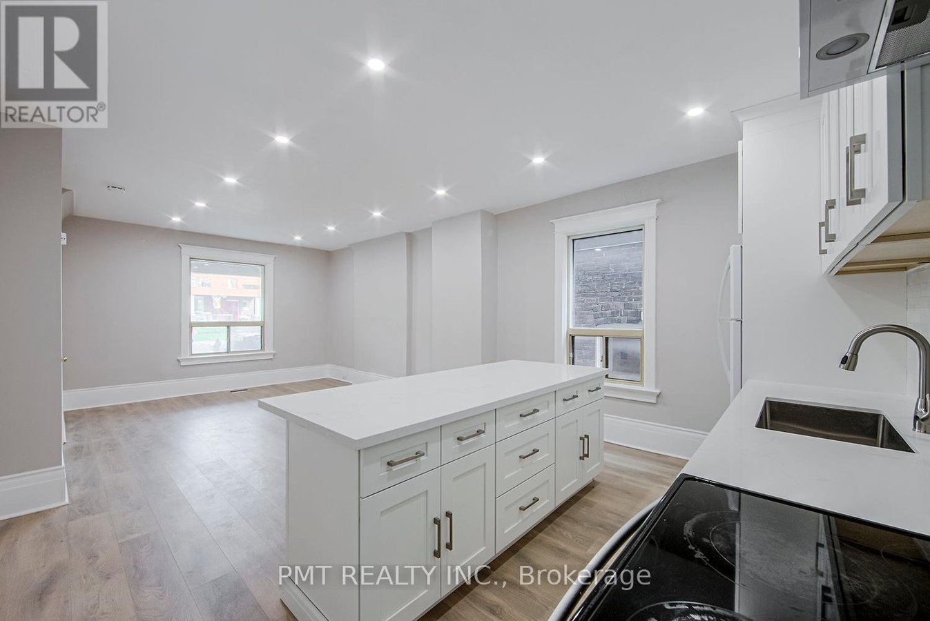 MAIN - 25 SANDFORD AVENUE - Photo 10