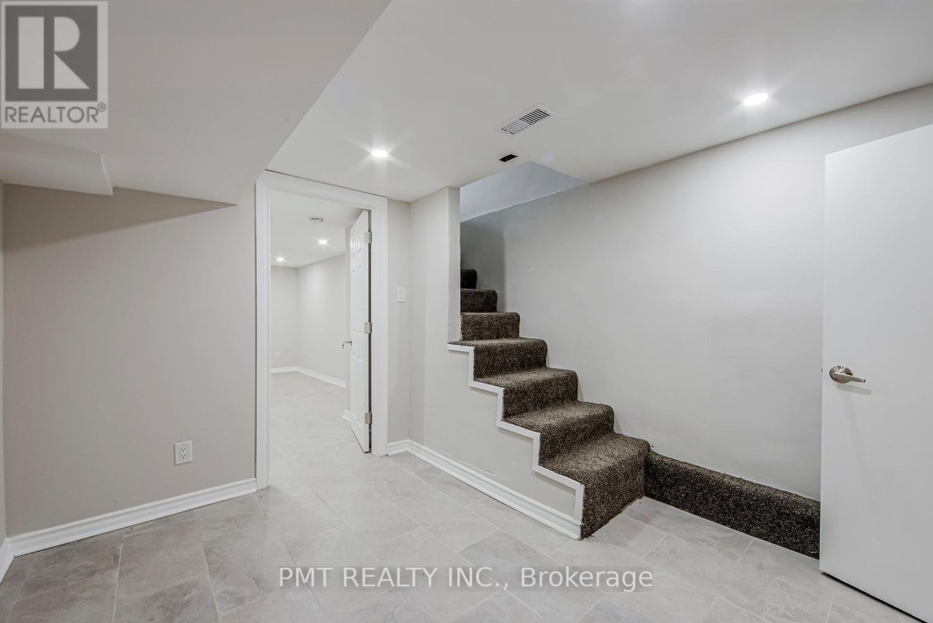 MAIN - 25 SANDFORD AVENUE - Photo 16