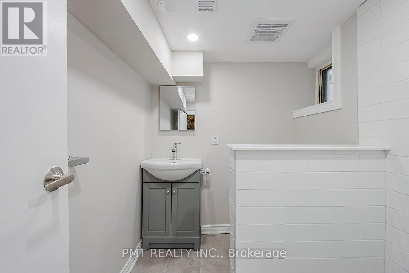 MAIN - 25 SANDFORD AVENUE - Photo 17