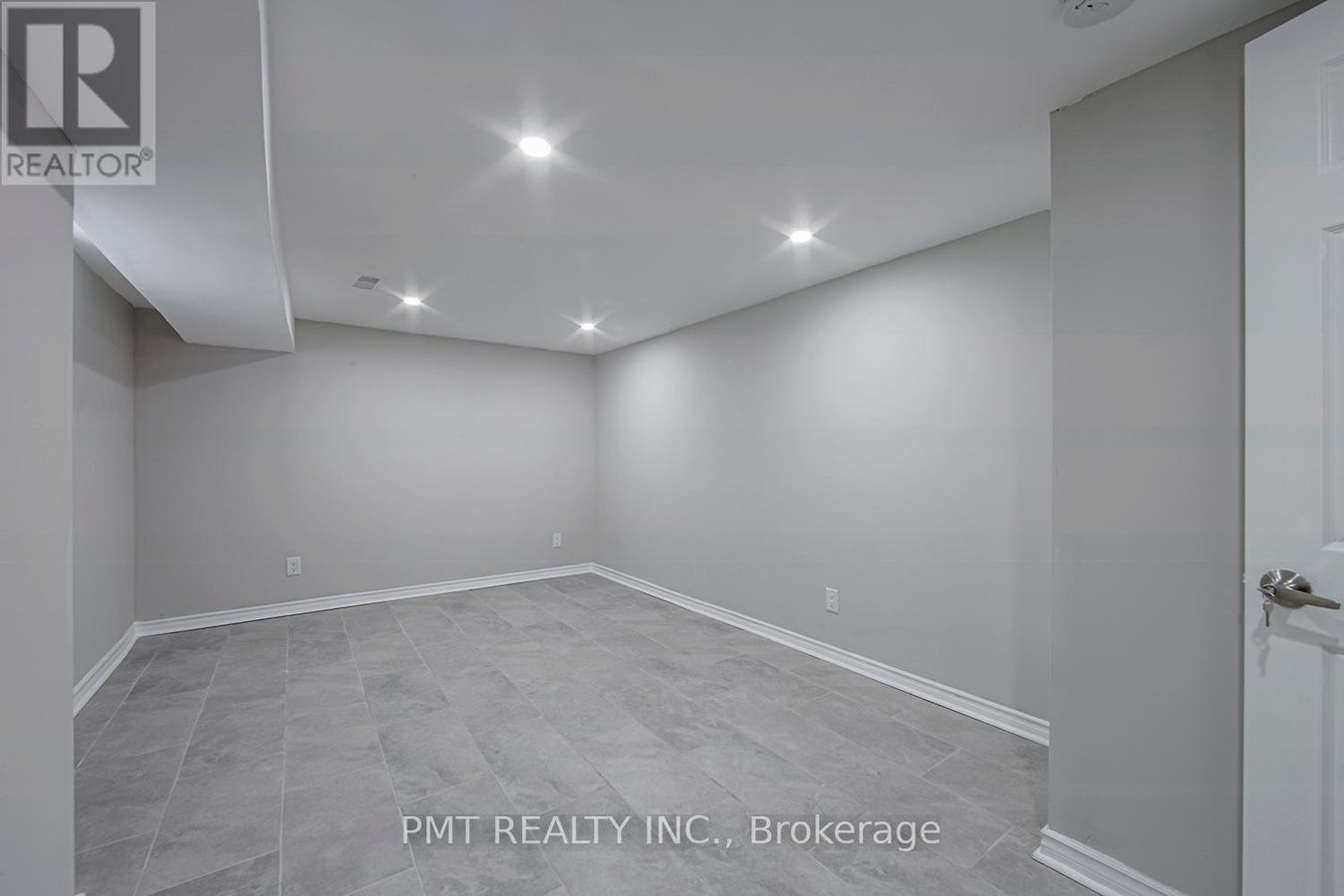 MAIN - 25 SANDFORD AVENUE - Photo 19