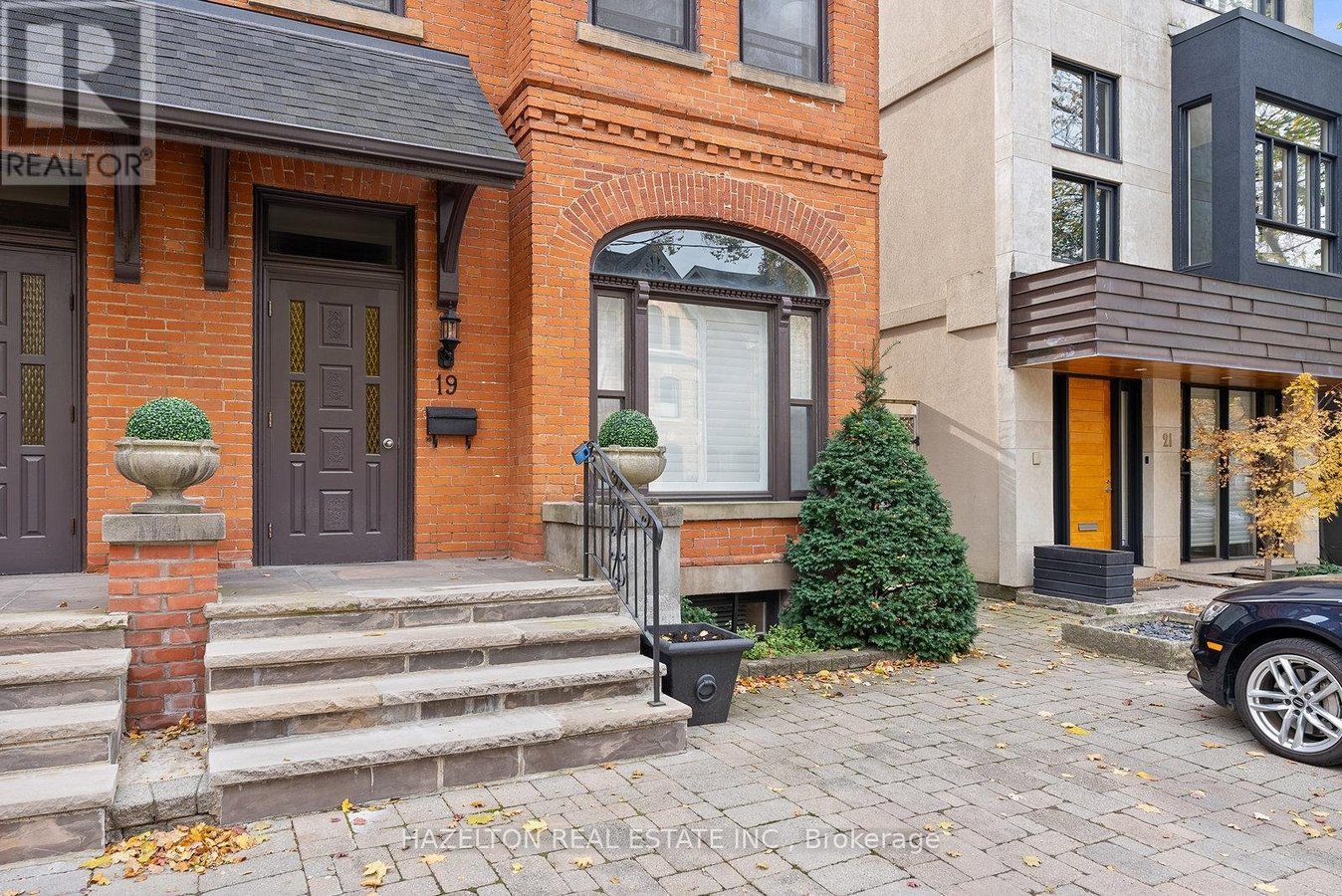 2 - 19 LOWTHER AVENUE - Photo 2