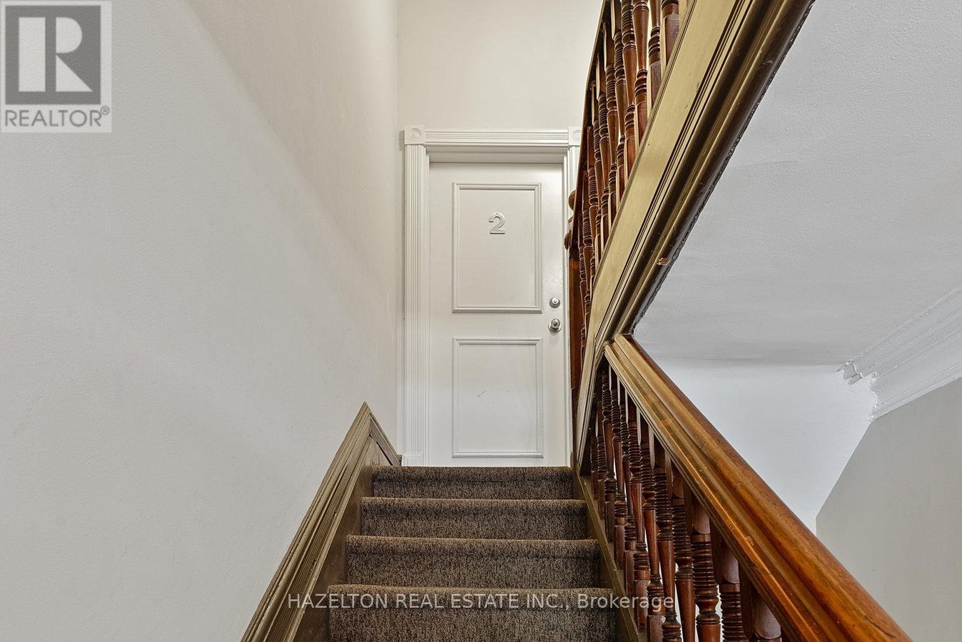 2 - 19 LOWTHER AVENUE - Photo 4