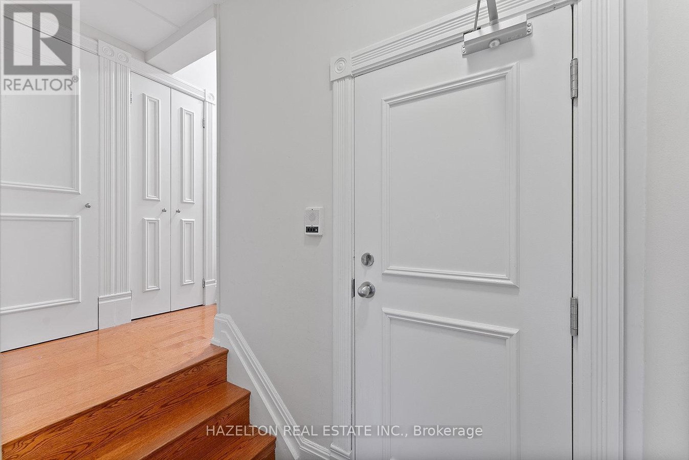 2 - 19 LOWTHER AVENUE - Photo 6