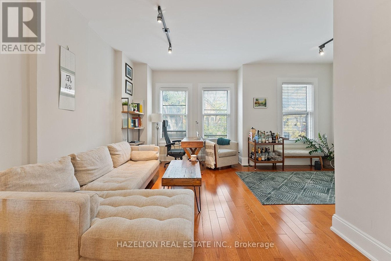 2 - 19 LOWTHER AVENUE - Photo 8