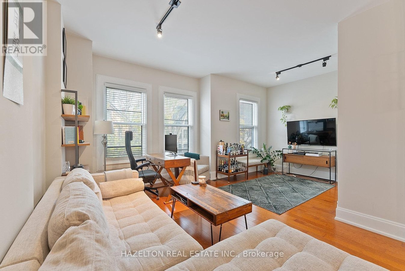 2 - 19 LOWTHER AVENUE - Photo 9