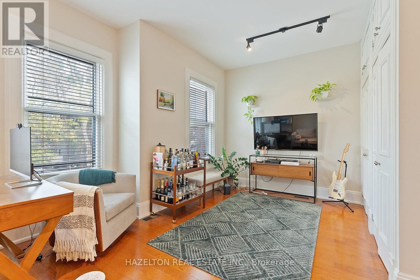 2 - 19 LOWTHER AVENUE - Photo 10