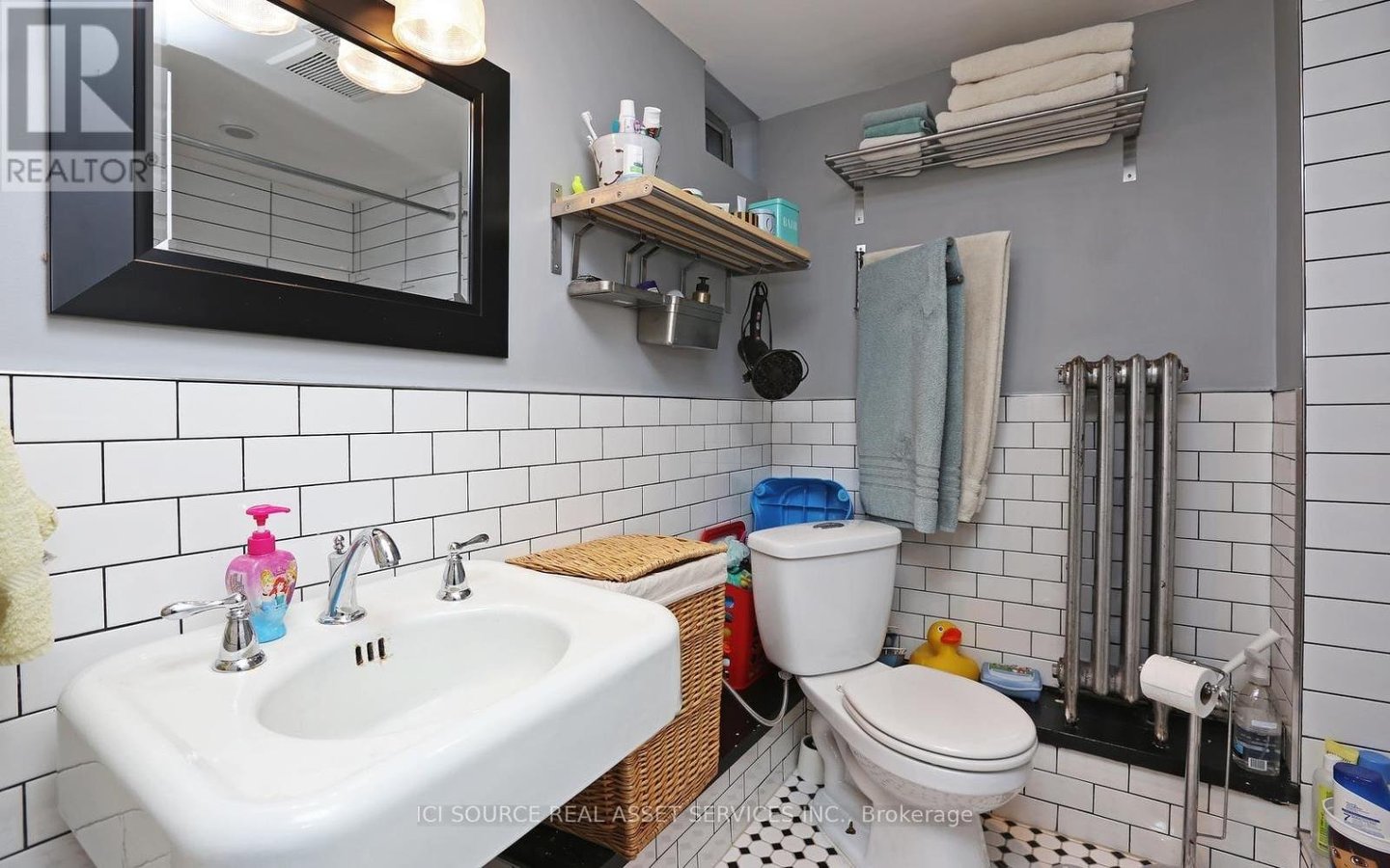 1 - 224 JONES AVENUE - Photo 8