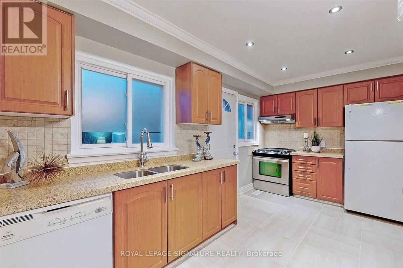 UPPER - 65 HOLCOLM ROAD - Photo 6