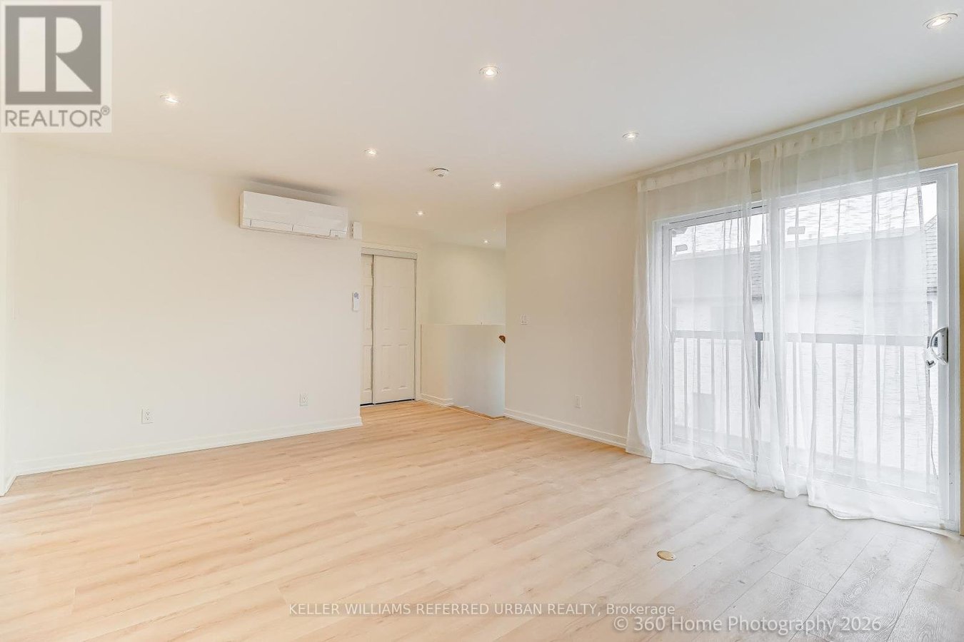 2 - 84 FOCH AVENUE - Photo 4