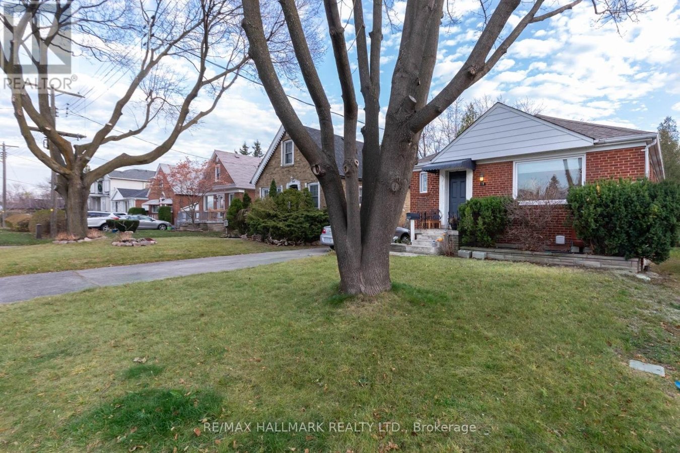 2 - 19 GUILD HALL DRIVE - Photo 2