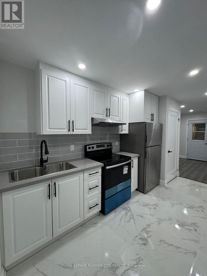 #BSMT - 414 PERTH AVENUE - Photo 2