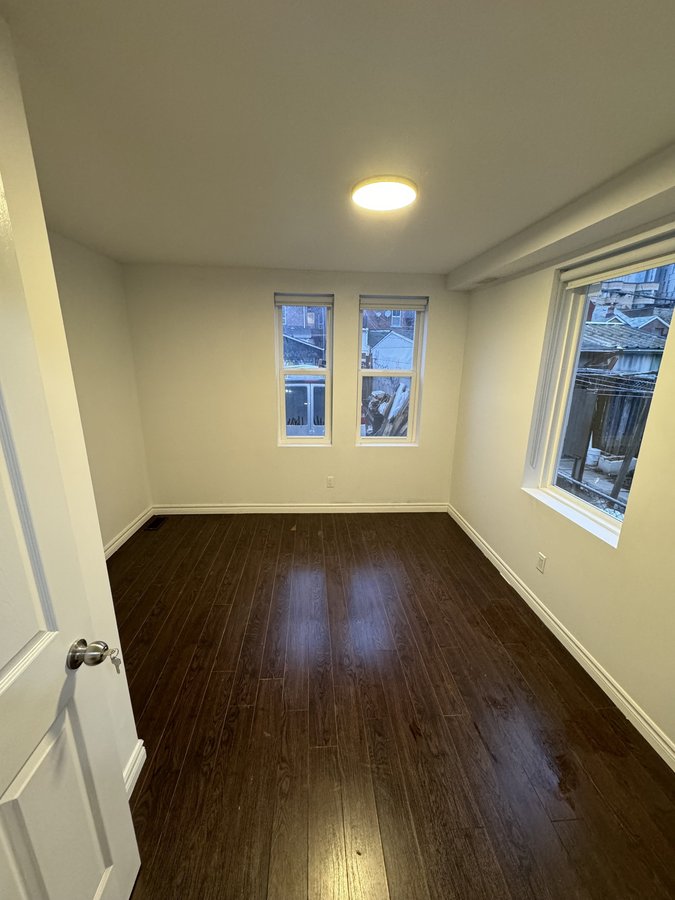 18 Nassau Street - Photo 3