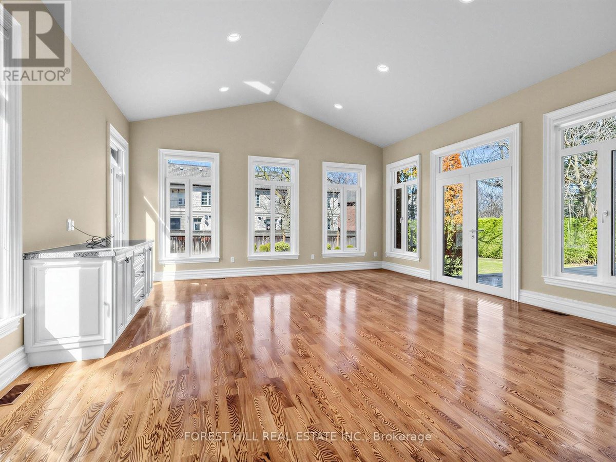 8 COLVESTONE ROAD - Photo 16
