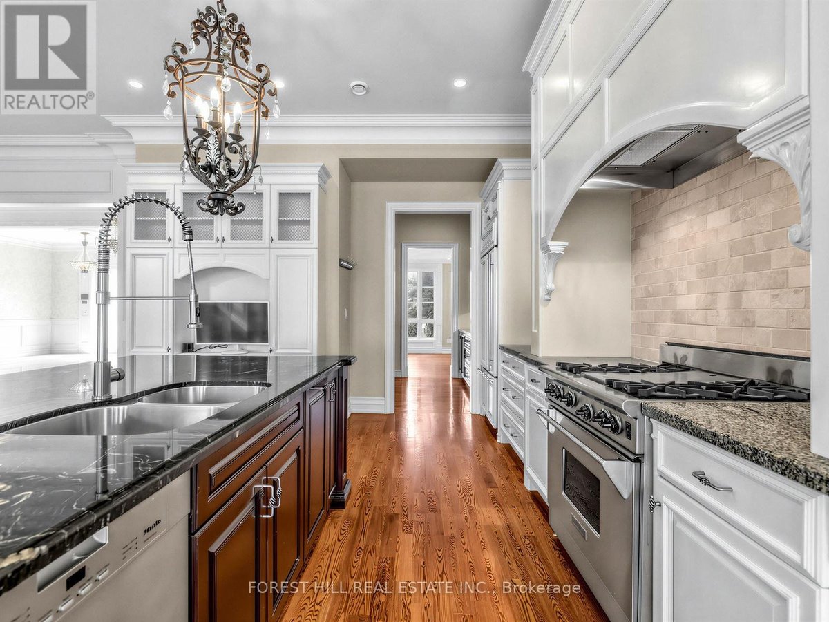 8 COLVESTONE ROAD - Photo 19