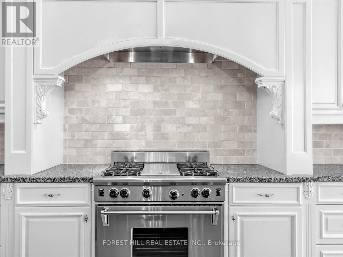 8 COLVESTONE ROAD - Photo 22