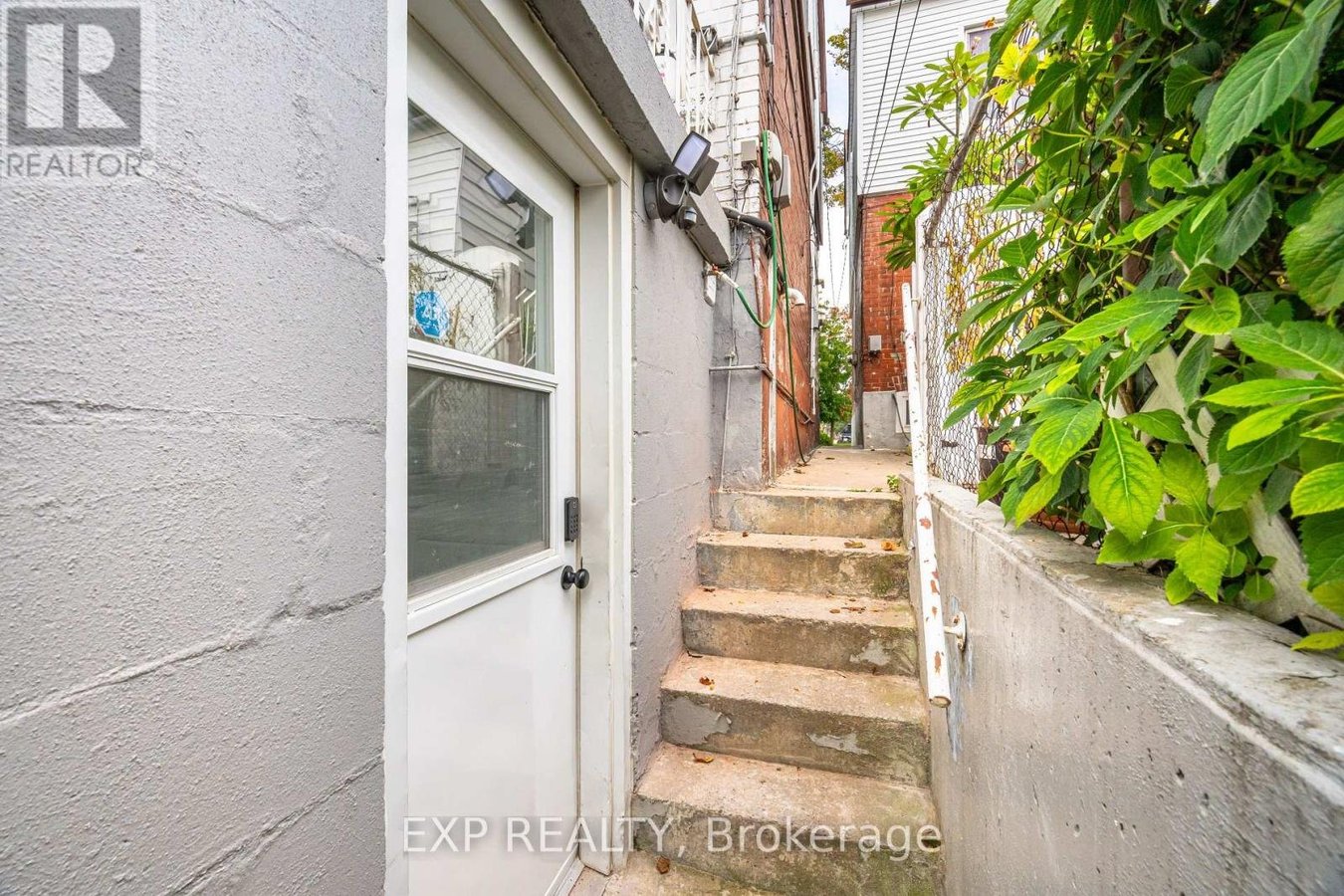 B - 716 BROCK AVENUE - Photo 2