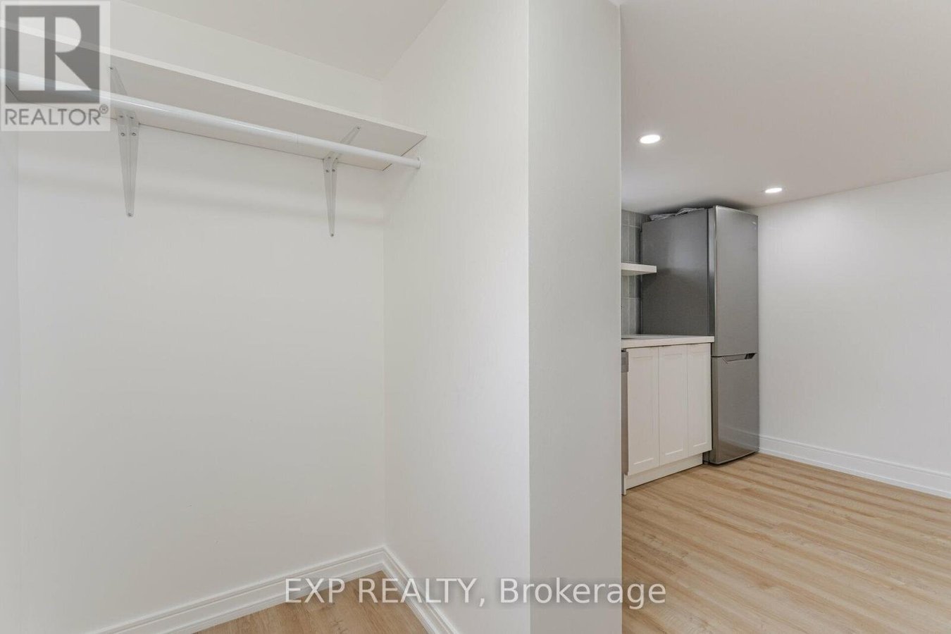 B - 716 BROCK AVENUE - Photo 4